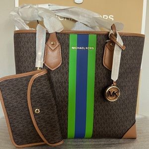 New Michael Kors Eva large shoulder tote bag